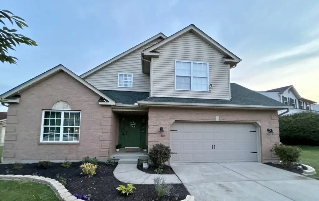 Street view of home with Certainteed Landmark Pro in Evergreen shingle roof